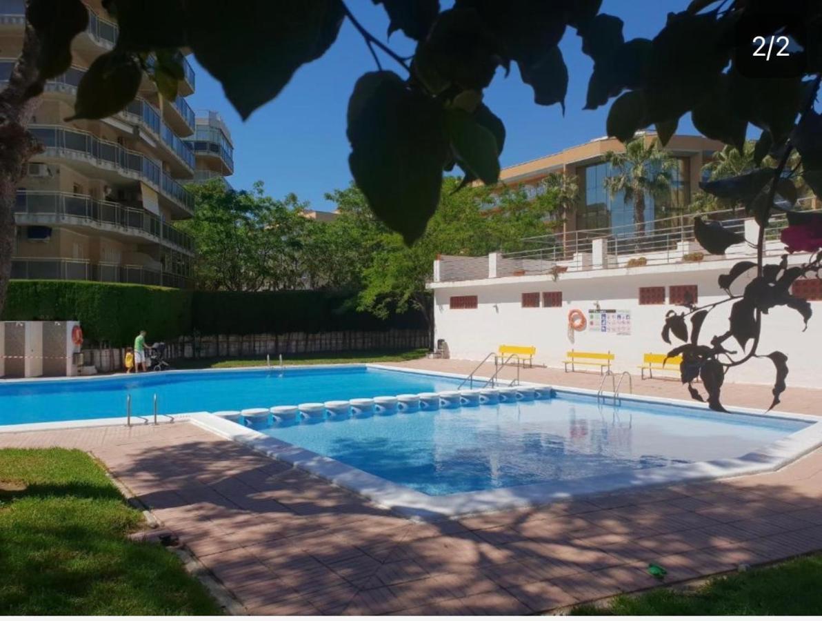 Lux Apartament Салоу Екстер'єр фото