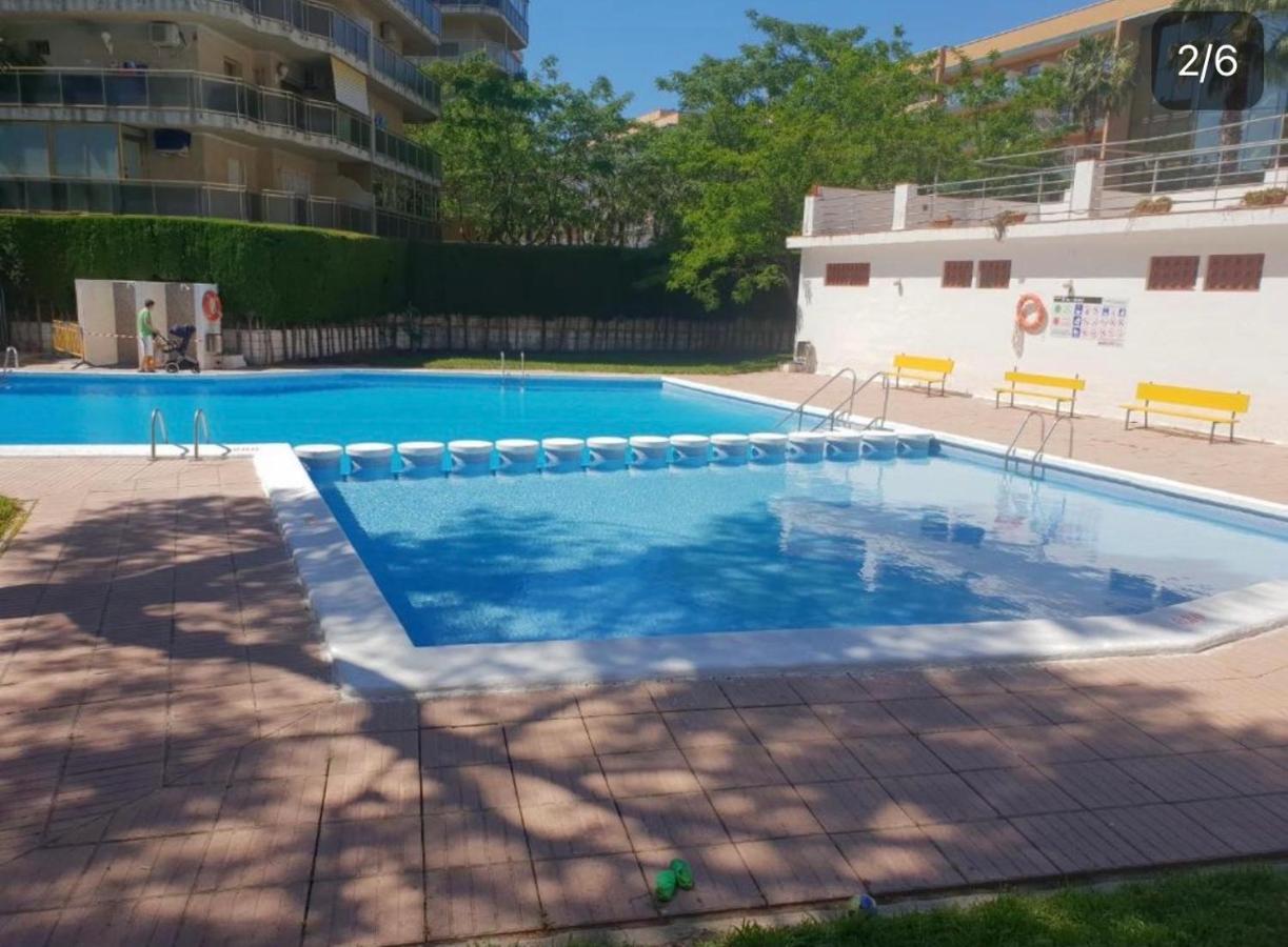 Lux Apartament Салоу Екстер'єр фото