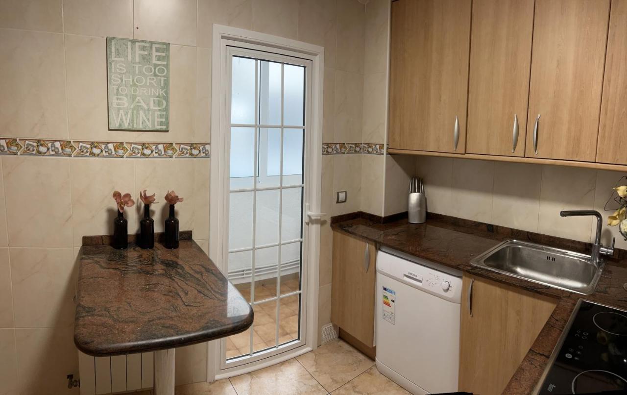 Lux Apartament Салоу Екстер'єр фото