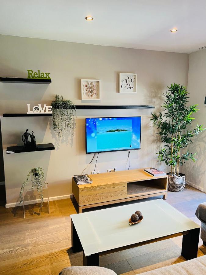 Lux Apartament Салоу Екстер'єр фото