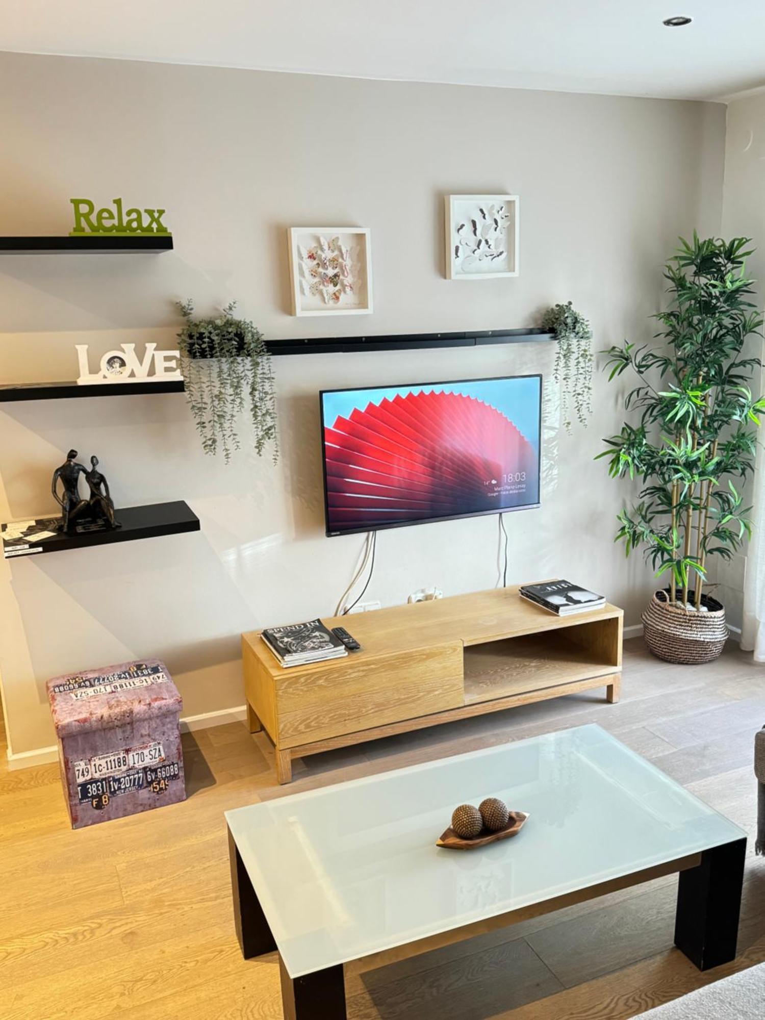 Lux Apartament Салоу Екстер'єр фото